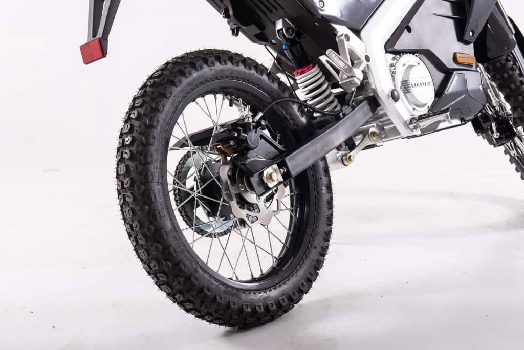 Rear wheel and adjustable suspension on motorcycle